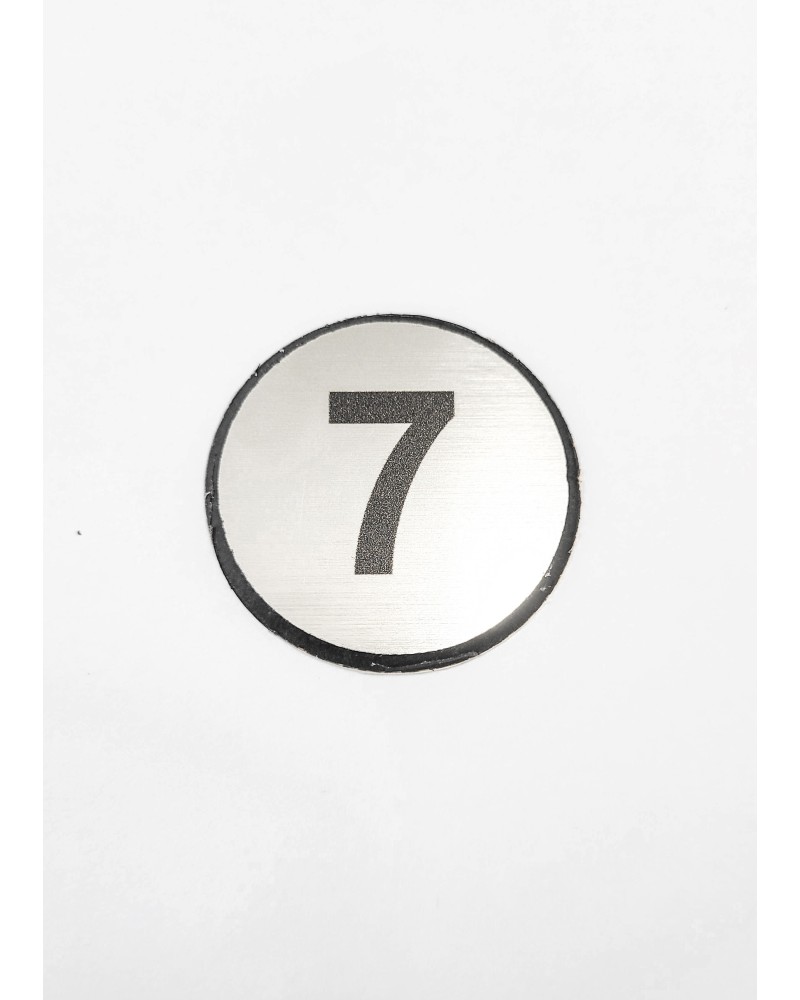 Цифра 7, сребрист кръг 4 см