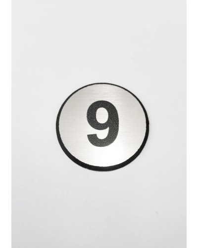 Цифра 9, сребрист кръг 4 см