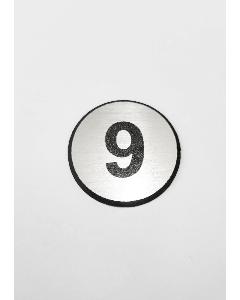 Цифра 9, сребрист кръг 4 см