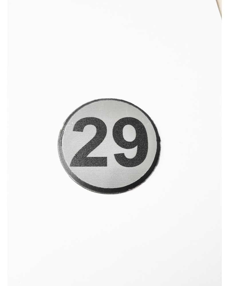 Цифра 29, сребрист кръг 4 см