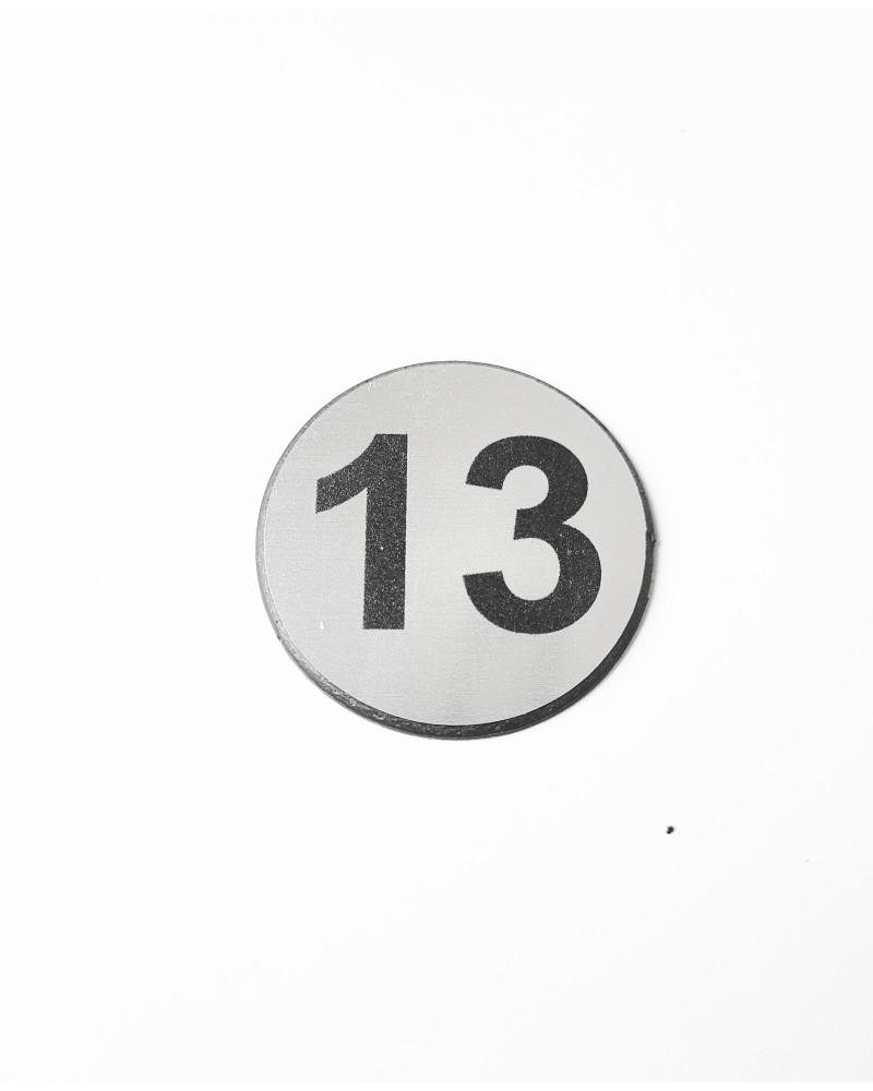 Цифра 13, сребрист кръг 4 см