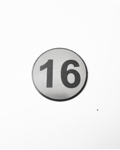 Цифра 16, сребрист кръг 4 см