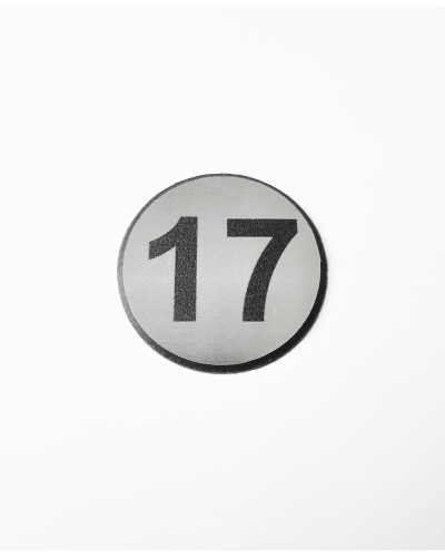 Цифра 17, сребрист кръг 4 см
