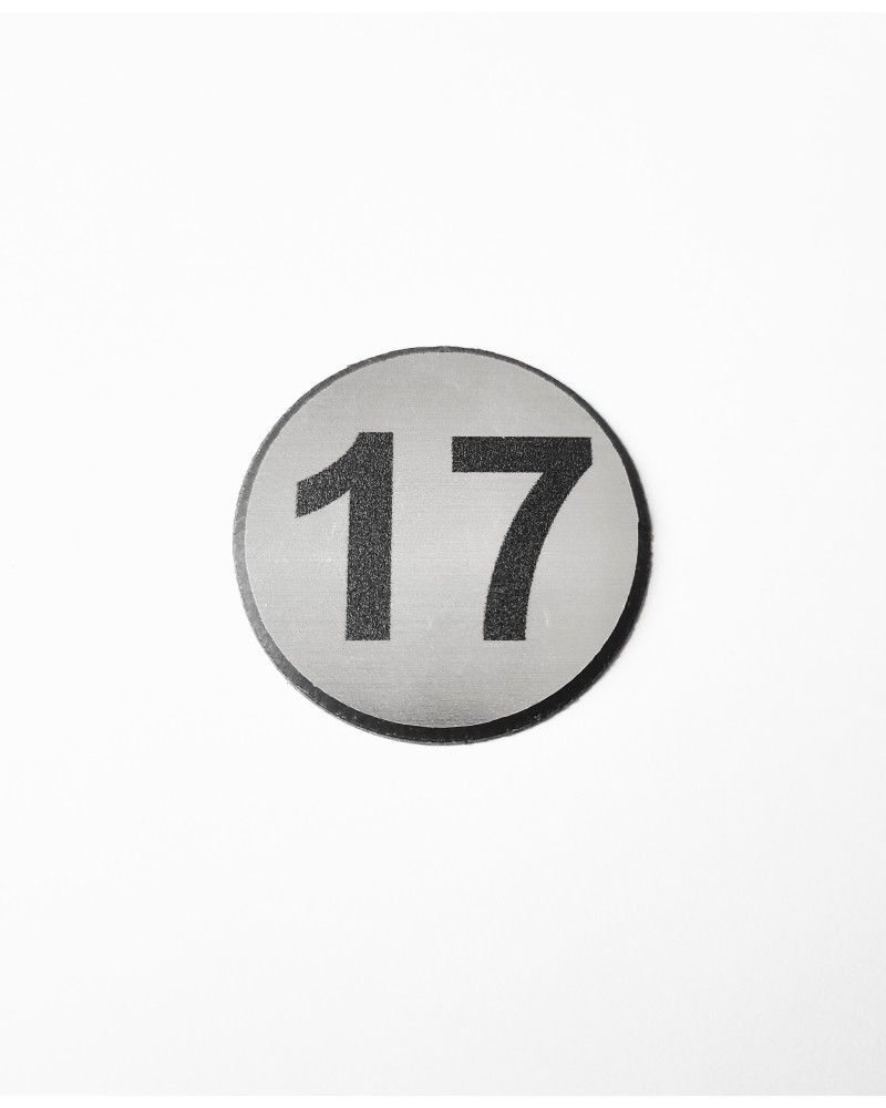 Цифра 17, сребрист кръг 4 см